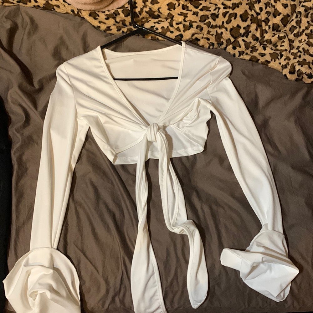 white knot tie crop top. size small